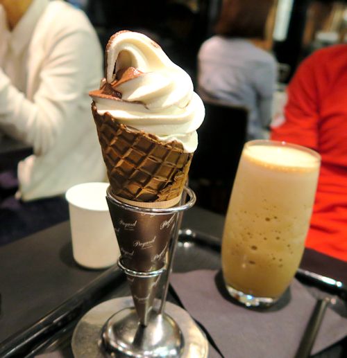 チョコを味わうソフトクリーム Payard 池袋西武 自己ベスト更新中