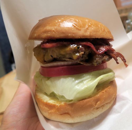 パティとベーコンの存在感 ビルダーズ 本所吾妻橋 自己ベスト更新中 パティとベーコンの存在感 ビルダーズ 本所吾妻橋 自己ベスト更新中