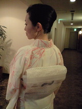 絽着物後ろ姿
