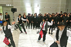 クリスマスツリー点灯式 ダンスパフォーマンス科 日本工学院