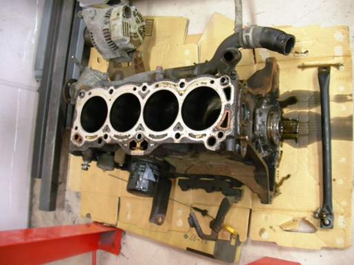 自車科レーシング Ae92のエンジン降りてました 自動車整備科blog