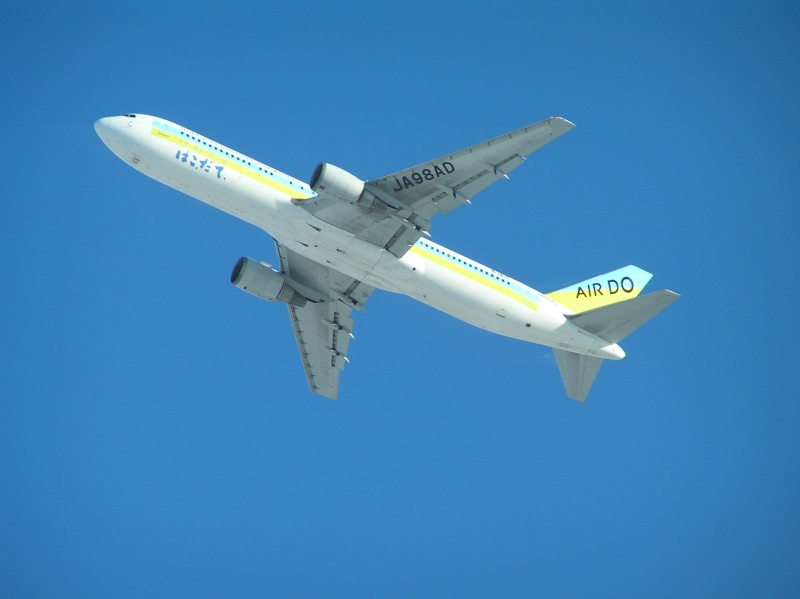 空港にて 新千歳空港に行ってきました…色とりどりの飛行機!! : 建築学科BLOG