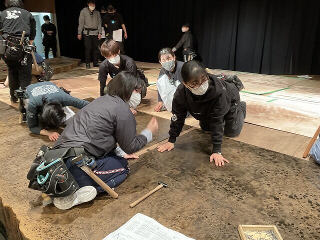 こ