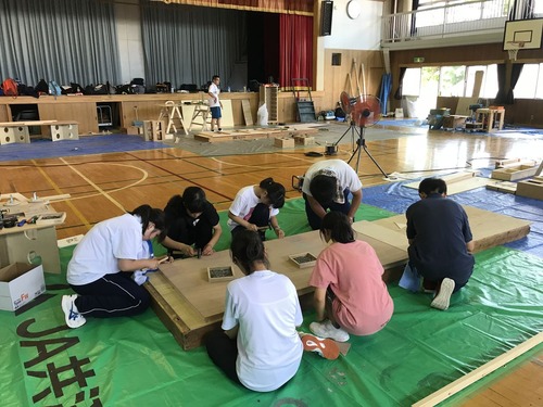 7CBE012B-6B56-42F0-9E29-9760A9E18D7C