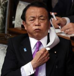副総理なのに…麻生大臣「マスクいつまで?」発言に批判殺到