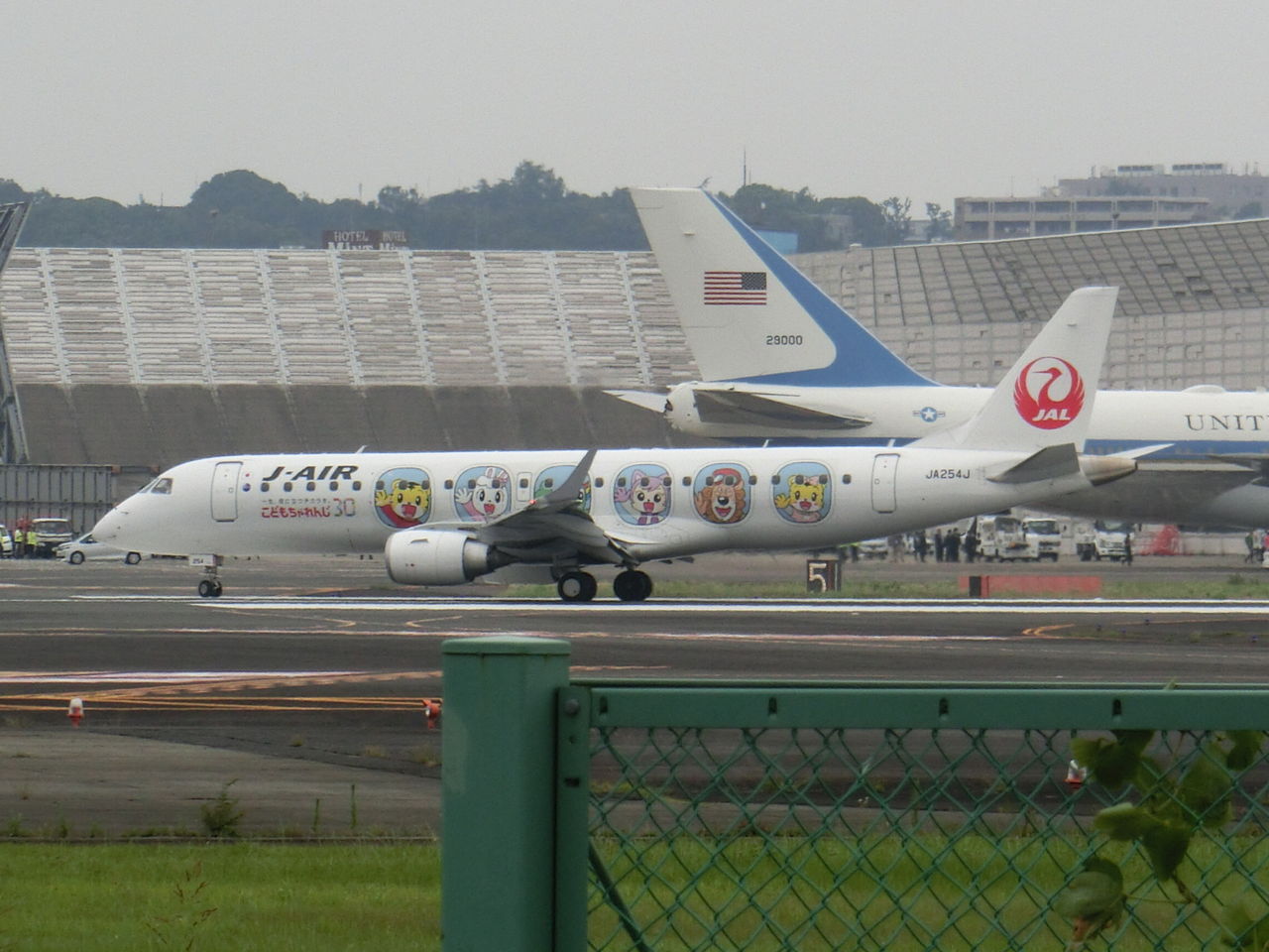 伊丹で エアフォースワン と国内線の飛行機を撮影してみた えぬやまさんの撮影日誌