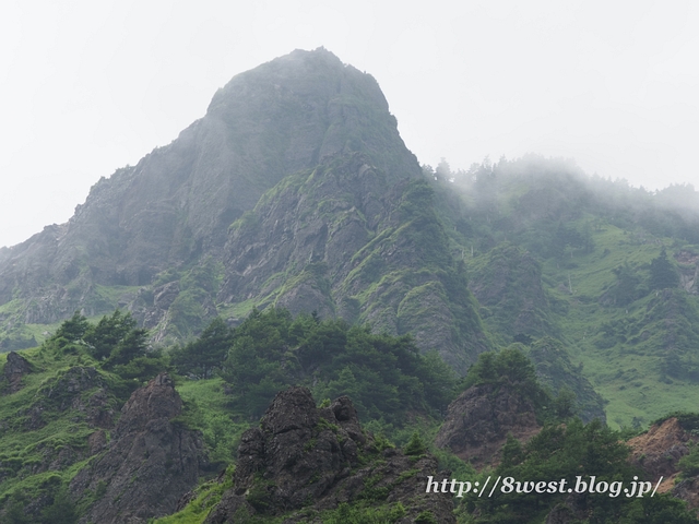 牙山の岩場2