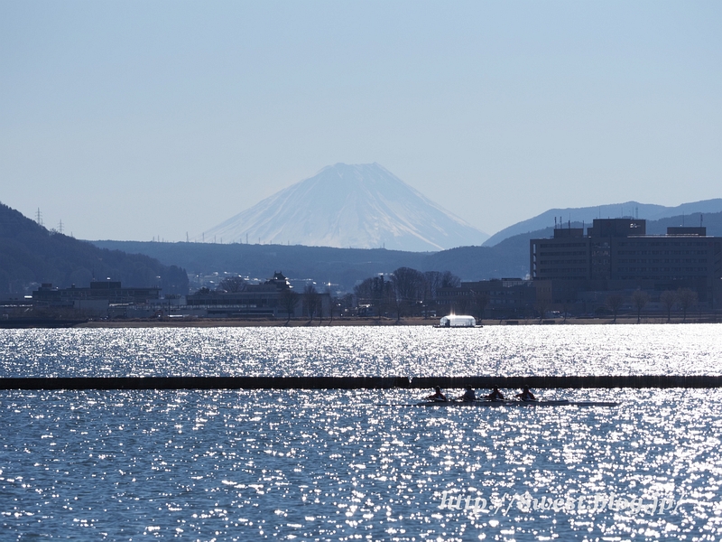 諏訪湖と富士山1