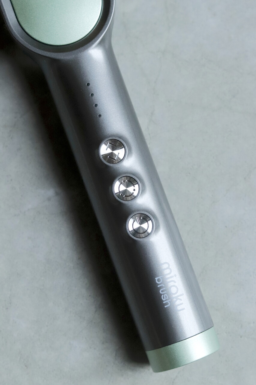 超話題のEMS美顔器がとんでも価格で買えちゃう！「miroku brush」使用