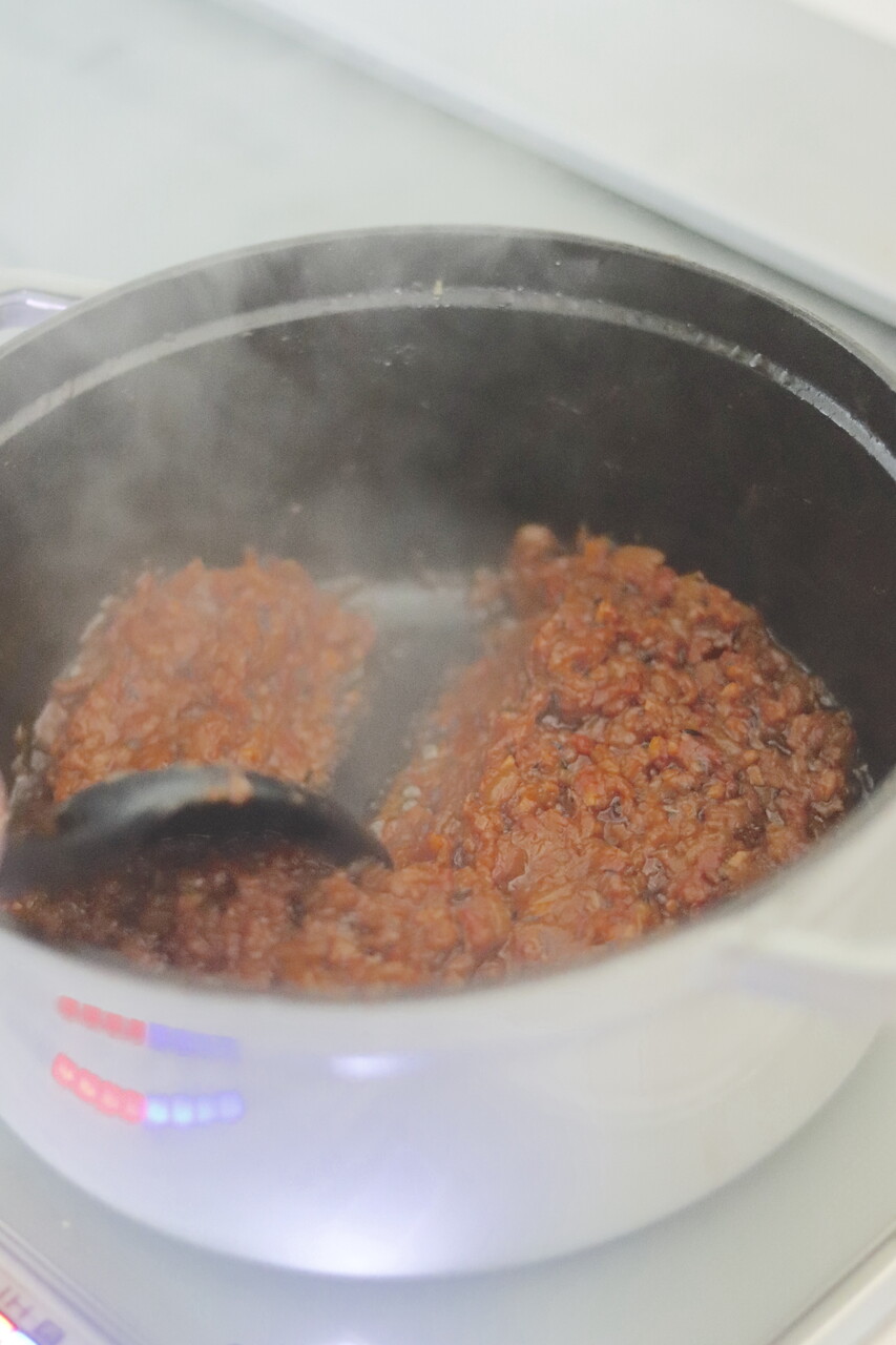 ニトリ】パンパンの冷蔵庫でもこの方法でスリム収納 & 冷蔵庫収納3種の