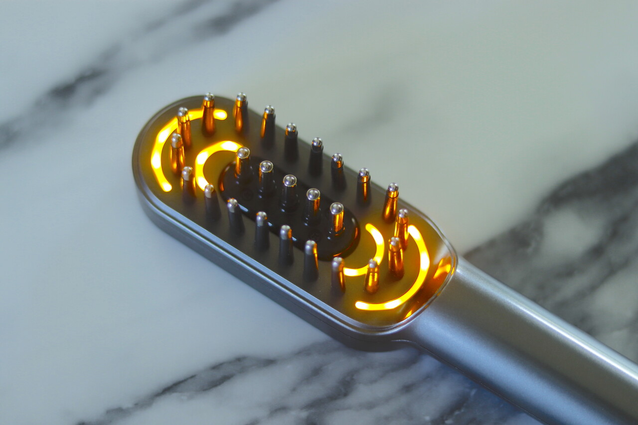 超話題のEMS美顔器がとんでも価格で買えちゃう！「miroku brush」使用