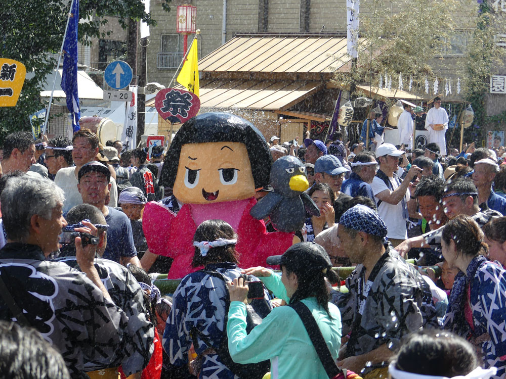 チコちゃんも登場 富岡八幡宮子供みこし 四季の風2