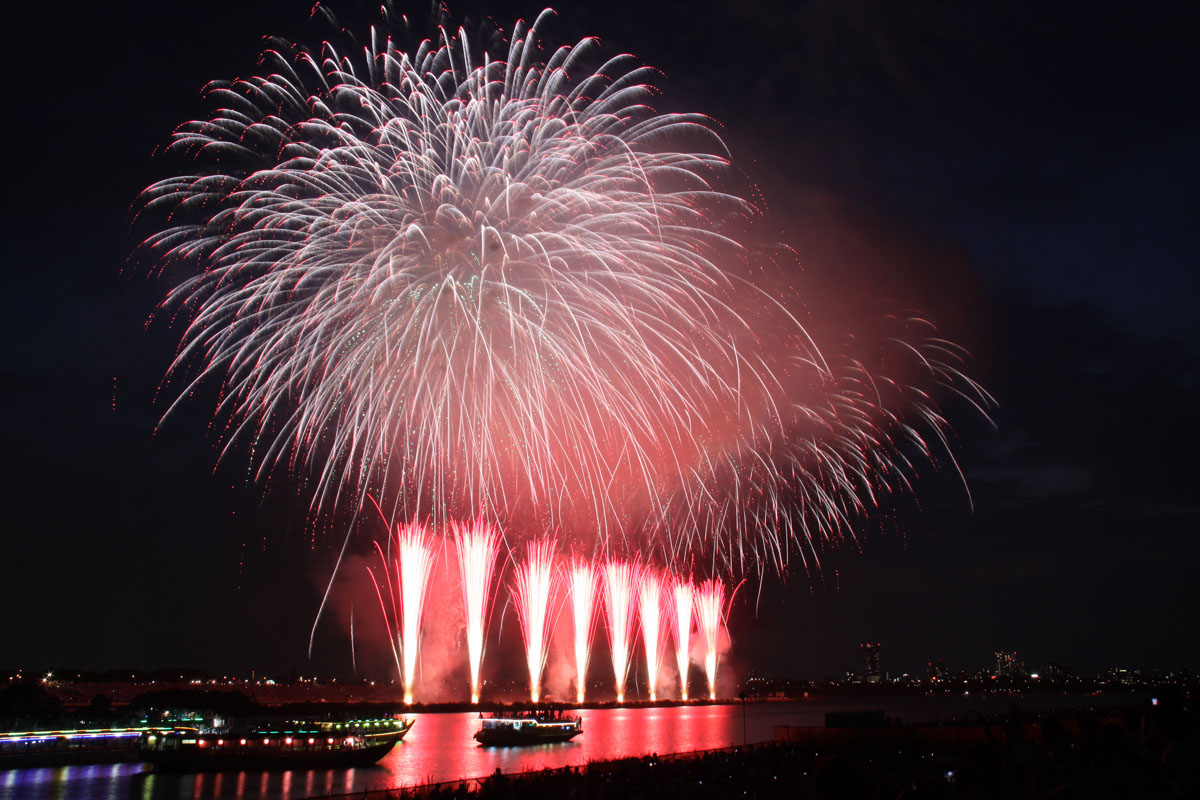 江戸川花火大会17スタート エサキモンキ 四季の風2