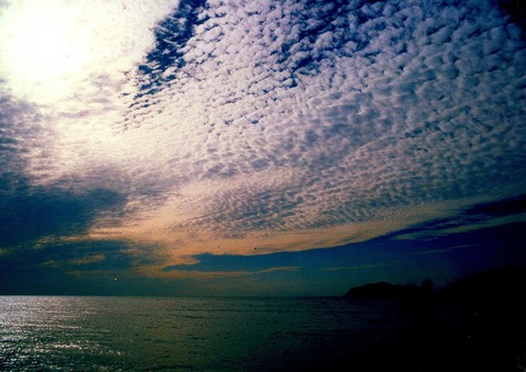 1280px-Enjugahama_sea_and_sky_961104_Img383