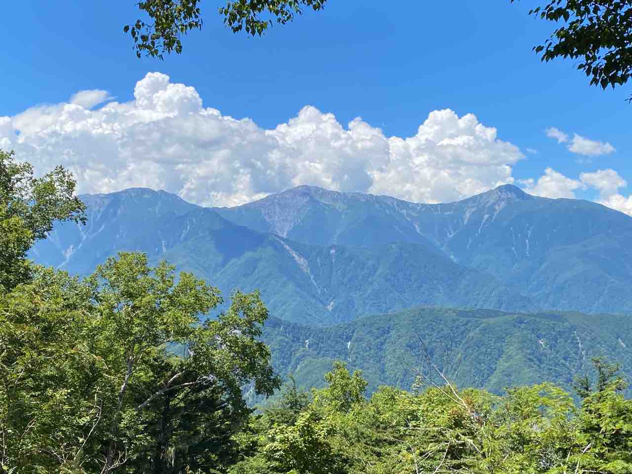 富士山と北岳に挟まれて 櫛形山 三百名山どれだけ登れるか