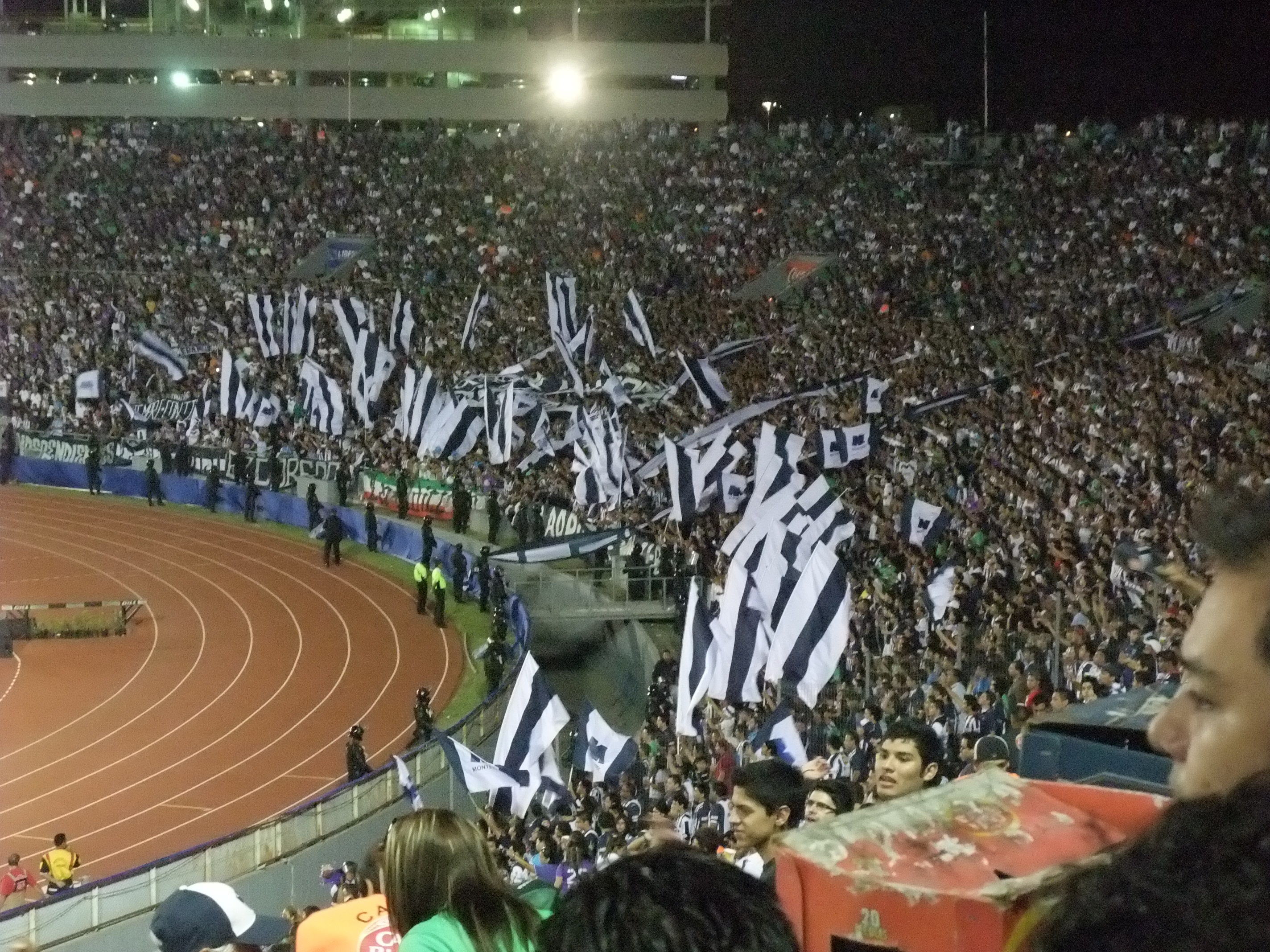Concacafチャンピオンズリーグ決勝第1戦 Estadio Tecの周辺 鬼のメキシコ モンテレイ絵日記