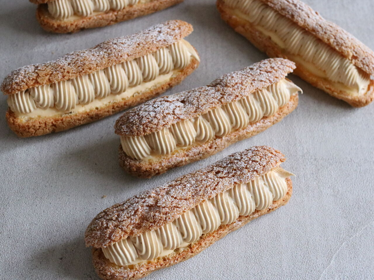 絶品エクレア イロトリドリ