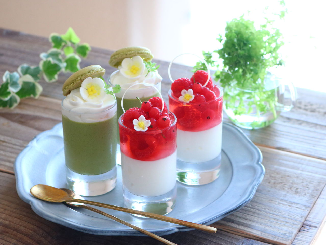 ひんやりさっぱりグラススイーツ イロトリドリ