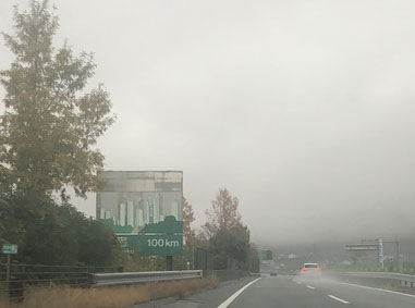 新宿100km看板
