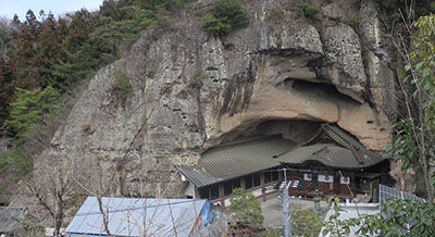 石の中に神殿