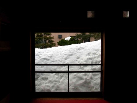 20110228一階応接間雪の尾根S