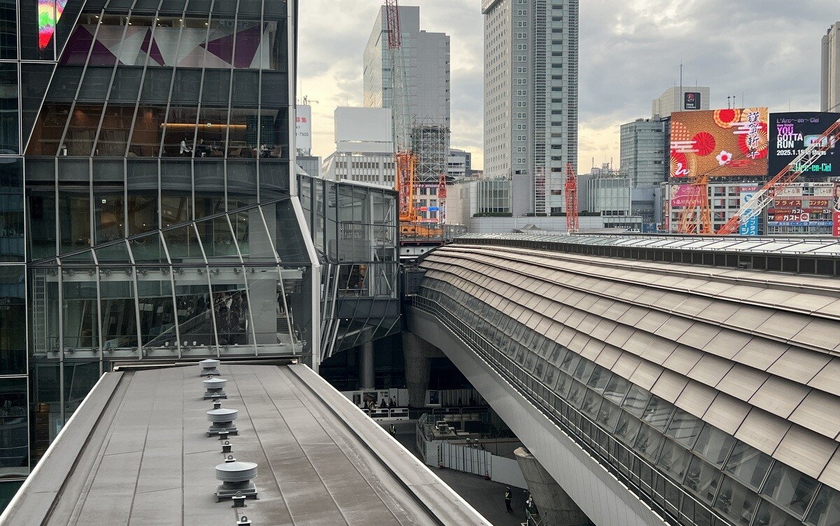 建物探訪 内藤廣 @ 渋谷駅街区東口二階デッキ・跨道橋 : 徒然なる all over the World