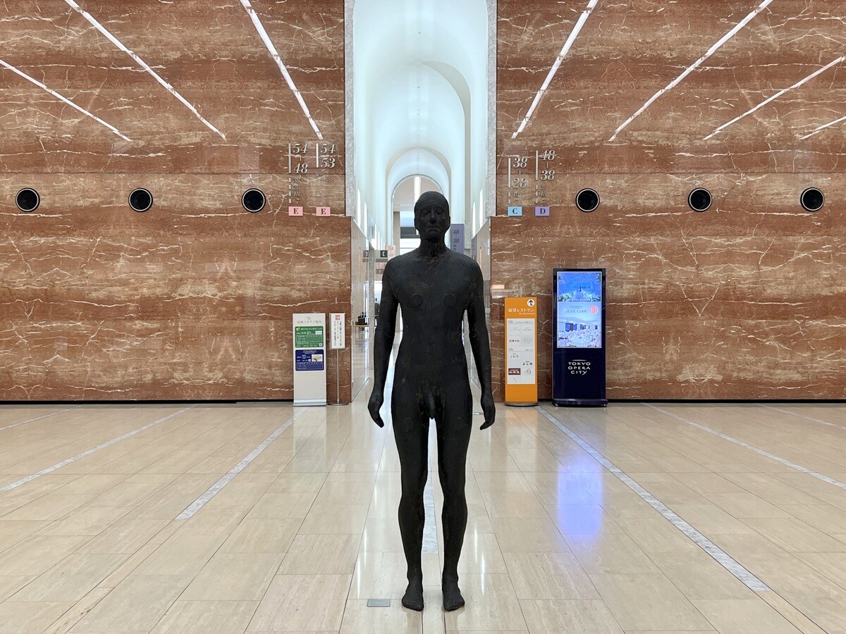 Theweleit　Antony Gormley : アントニー・ゴームリー アントニー・ゴームリーの作品が醸し出す静けさ。大阪の街中で