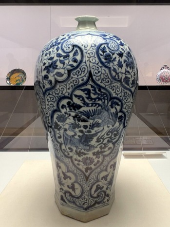 6　青花　双鳳草虫図　八角瓶　景徳鎮窯　元時代14世紀　