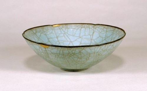 青磁輪花鉢 南宋時代　12～13世紀