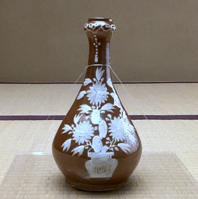 30　柿釉　菊花文　柑子口瓶　中国明時代末　17世紀