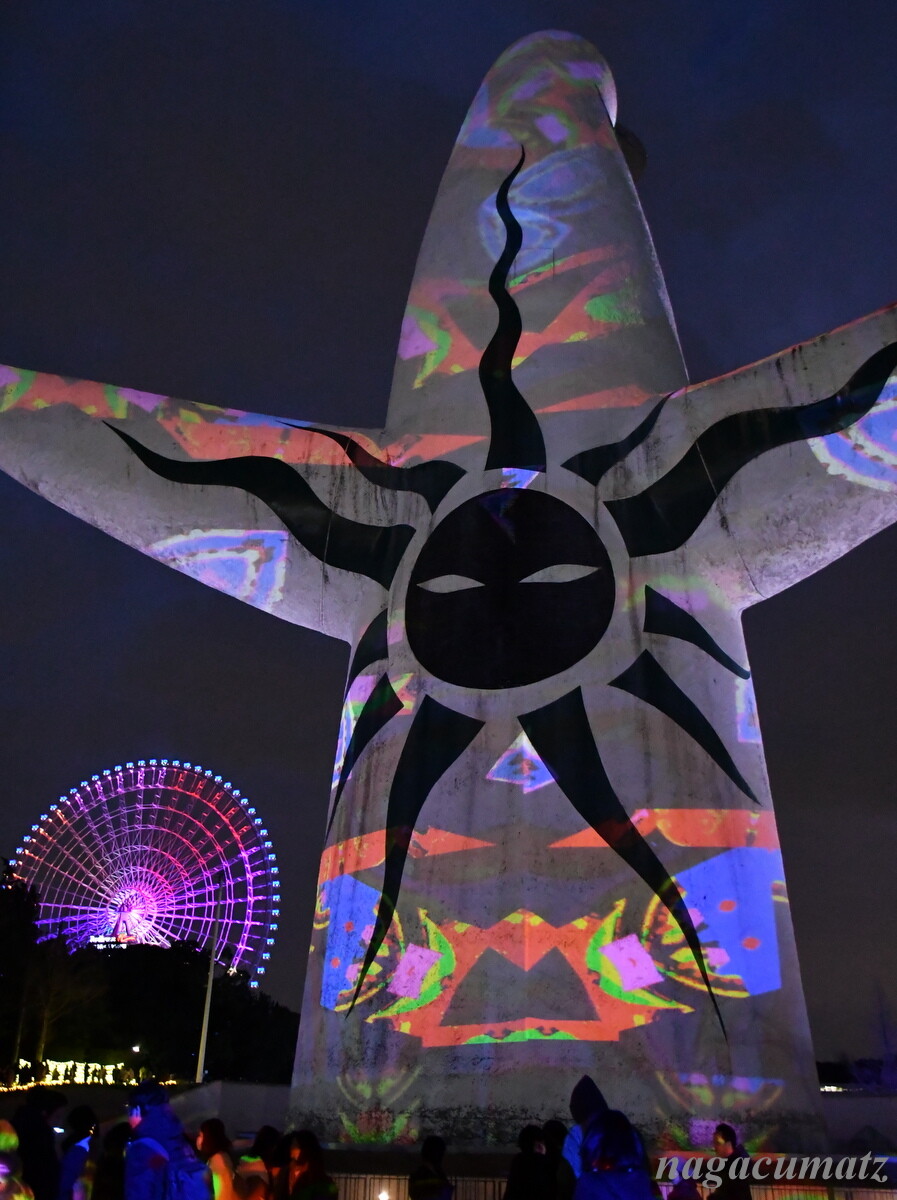太陽の塔「生命の樹」「黄金の太陽」 模型 観光客ギャラリー、パンフレット付 太陽の塔、今の「黄金の顔」は2代目。初代は、万博公園内で迫力
