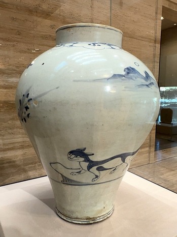 安宅コレクション 青花 虎鵲文 壷 朝鮮時代18世紀後半