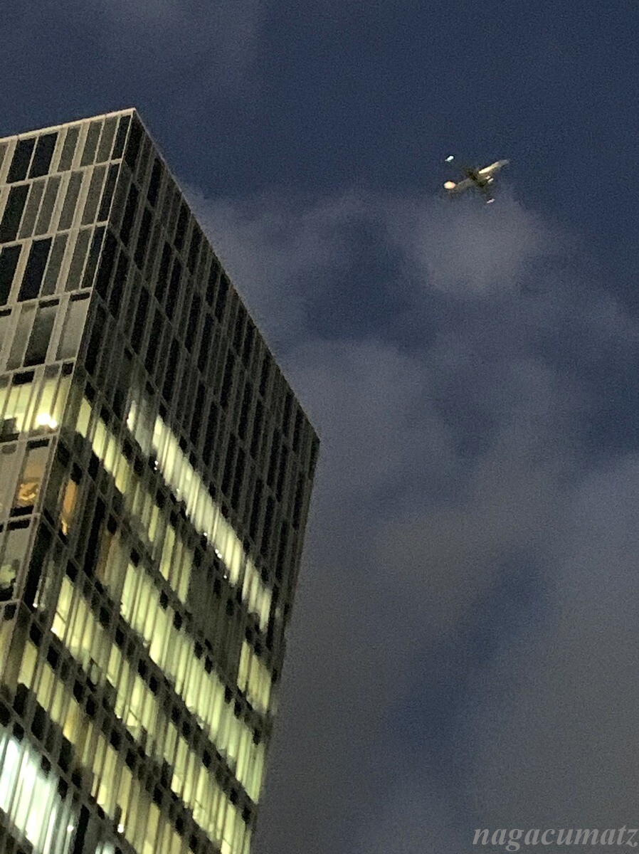 都心の上を飛行機が 2月4日 徒然なる All Over The World 都心の上を飛行機が 2月4日 徒然なる All Over The World