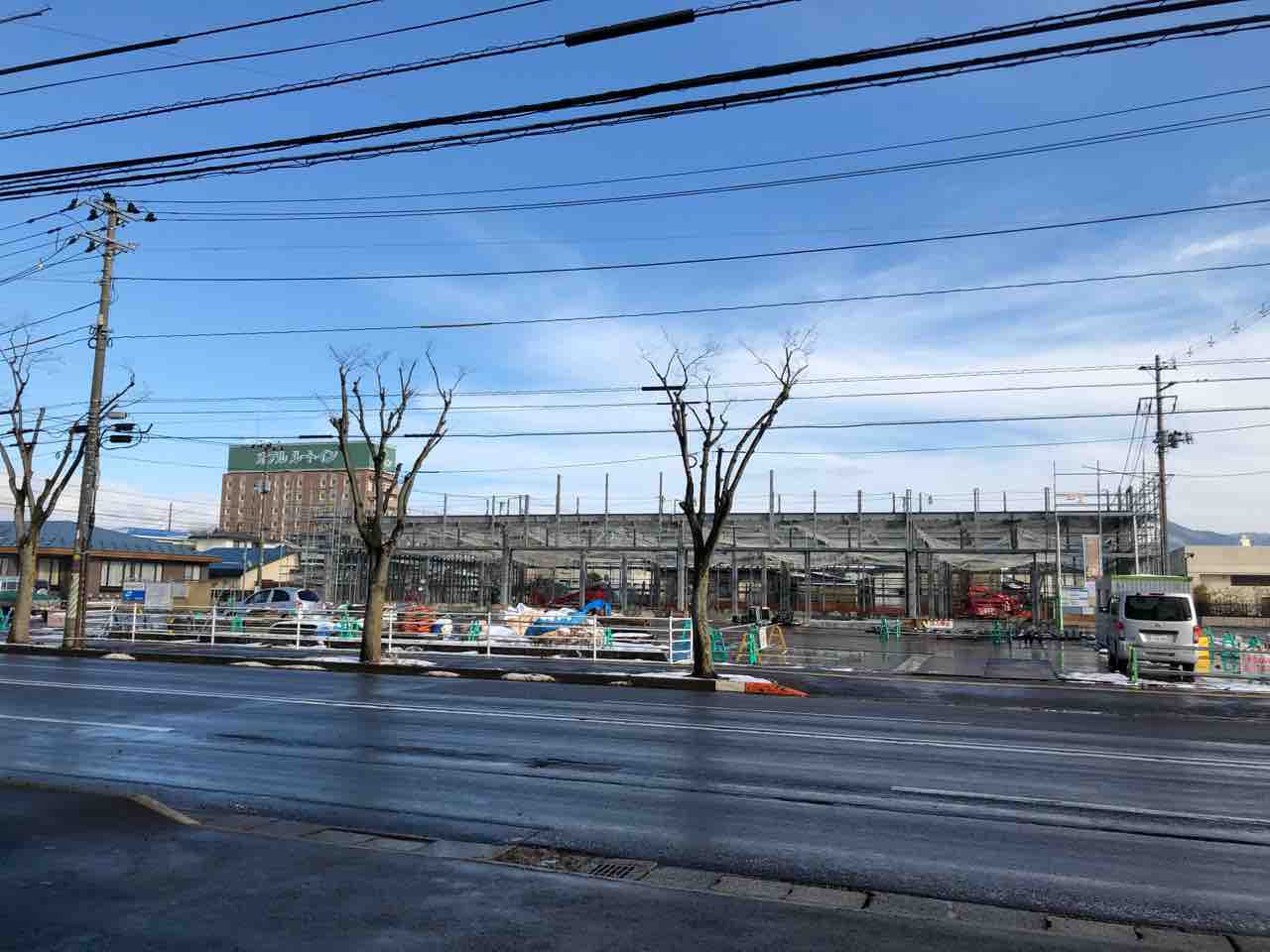 ケーズデンキの向かいで何かの店舗が建築中 デイリーオーダテ