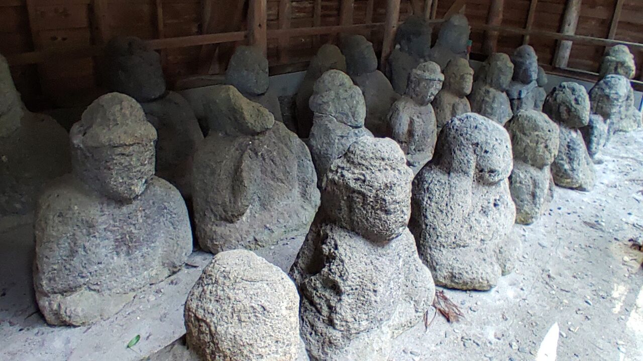 妙高市 関山神社・妙高堂（関山善光寺）の石仏・仏足石（2） : 小林