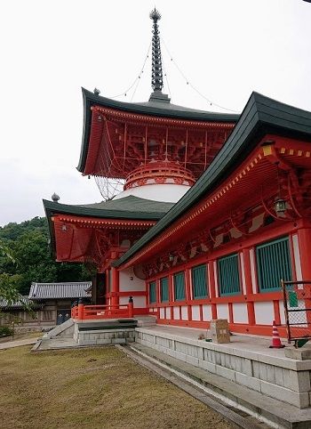 中世からの風習 納骨 を引き継ぐ善光寺雲上殿に参拝 小林玲子の善光寺表参道日記 中世からの風習 納骨 を引き継ぐ善光寺雲上殿に参拝 小林玲子の善光寺表参道日記