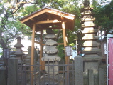 塚3つ