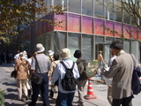 トイーゴ前を歩く