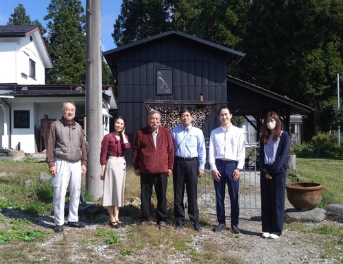 2DFC338D-0C0D-411E-B28D-0F77C6E551D6