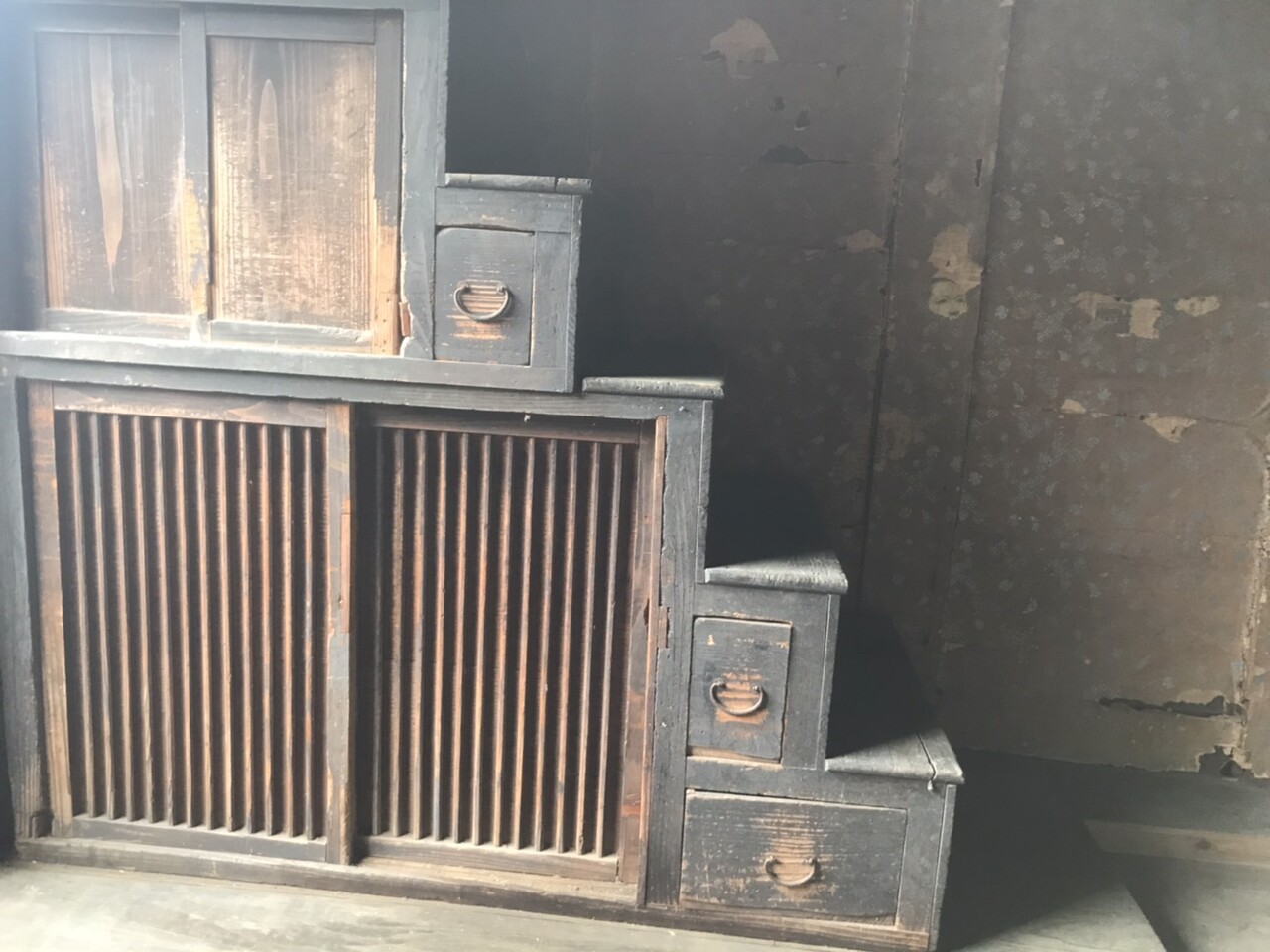 築１００年以上の蔵の中に階段箪笥がありました 水彩画家 長尾周二オフィシャルブログ Shuji Nagao Official Blog