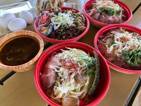 テイクアウトしてみた 喜多町にある 麺や真登 まさと で 濃厚つけ麺 しみチャーシュー 粗挽肉 鶏とろの三色丼 などお持ち帰りして食べてみた ながおか通信 テイクアウトしてみた 喜多町にある 麺や真登 まさと で 濃厚つけ麺 しみチャーシュー 粗挽肉 鶏とろの三色丼 などお持ち帰りして食べてみた ながおか通信
