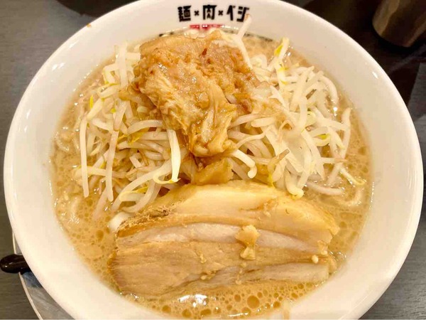 メガ豚パンチ