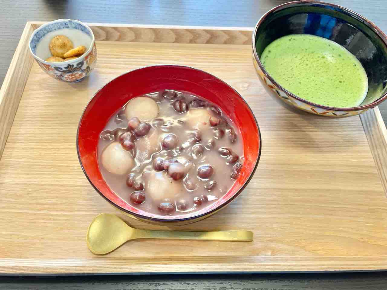 柳原町にある『越乃雪本舗大和屋』のカフェで『白玉ぜんざいセット（お