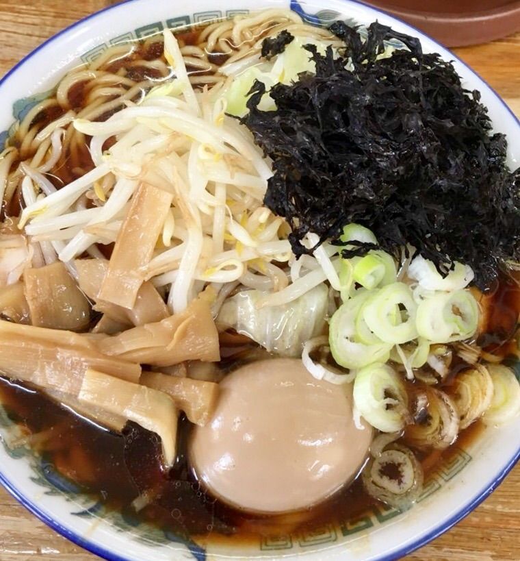 新保にある人気ラーメン店 ラーメンしみず で 醤油ラーメン 食べてみた 味玉 ゆで野菜トッピング ながおか通信 新保にある人気ラーメン店 ラーメンしみず で 醤油ラーメン 食べてみた 味玉 ゆで野菜トッピング ながおか通信
