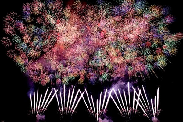 長岡花火 信濃川左岸屋上特設会場