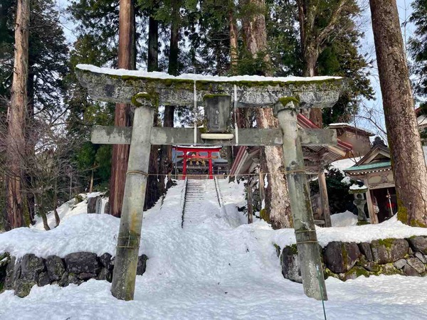 巣守神社裸押合