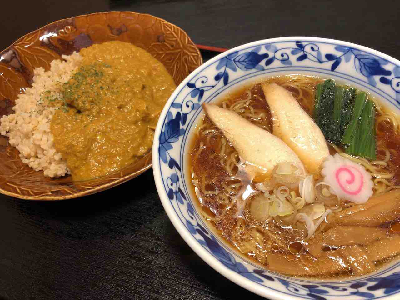 寺泊大町にオープンしたラーメンと肉まんの店 すず家 で 醤油ラーメン と すず家のカレー 食べてみた ながおか通信