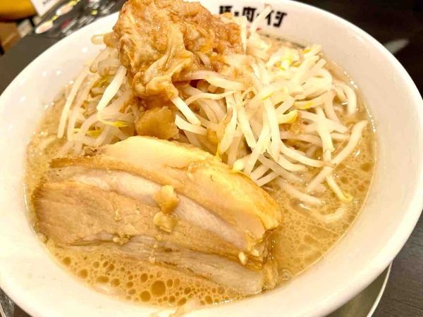 メガ豚パンチ