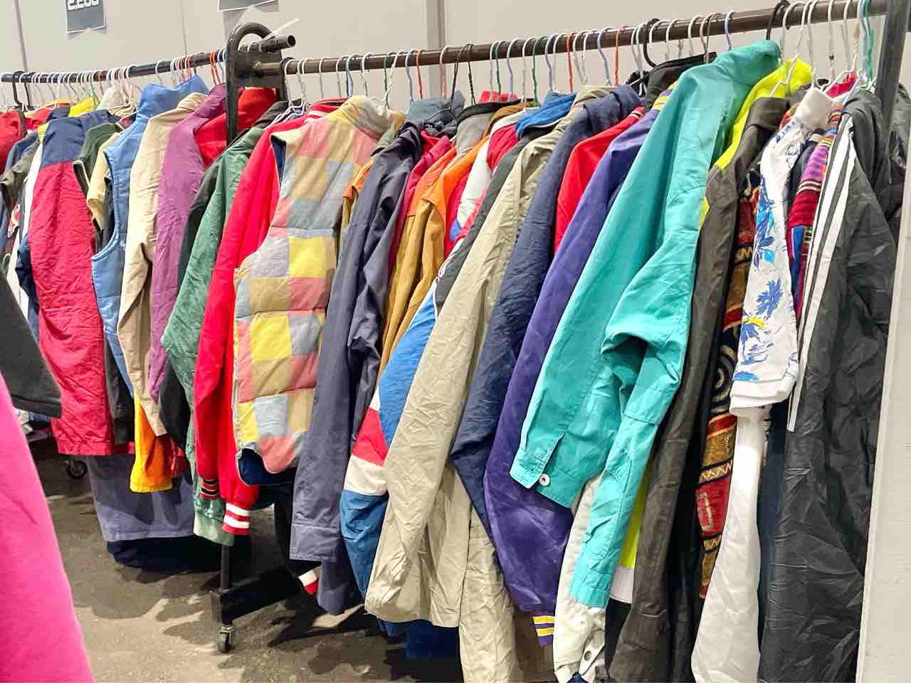 2,000点以上の海外古着が集結！移動式古着屋再び！『アオーレ長岡』で