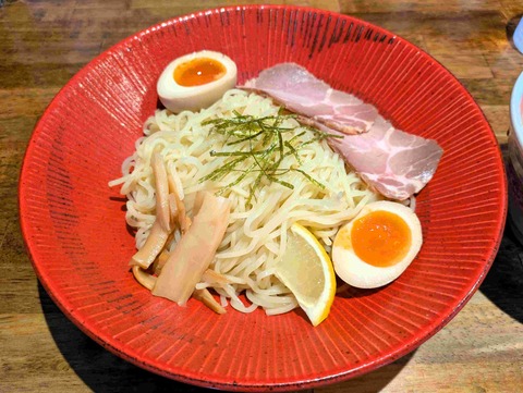 PXL_20250820_042550270